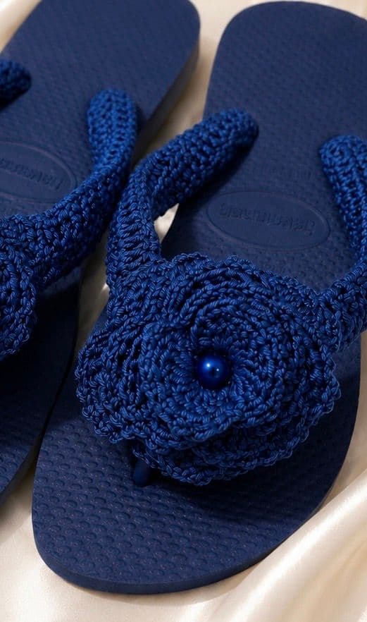 Havaiana com flor em crochê 2